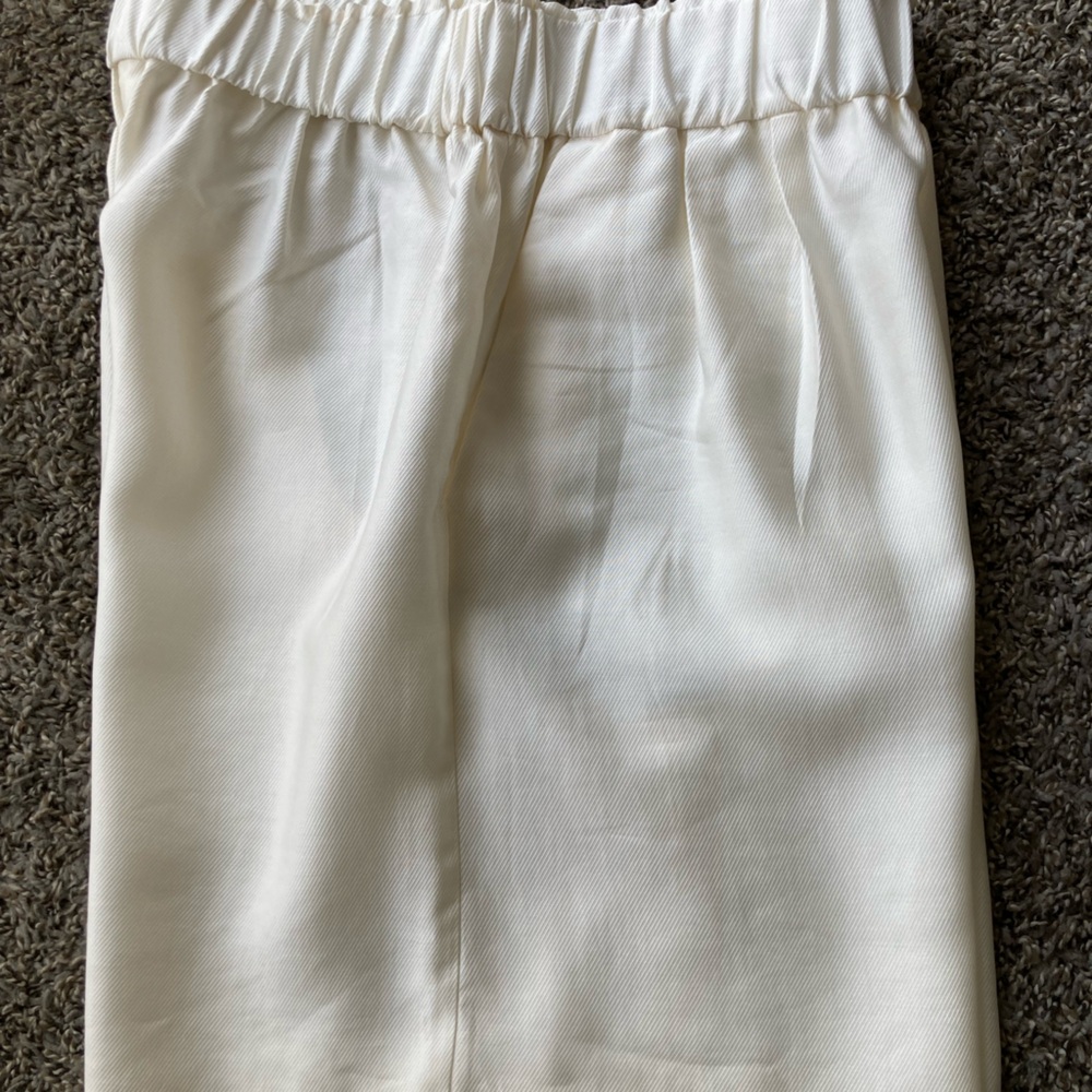 H&M Cream High Waist Relaxed Fit Shorts - Picture 7 of 7